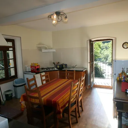 La Terrasse Fuer Fuenf Personen By Interhome Lejlighed
