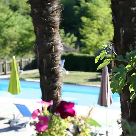 La Terrasse Fuer Fuenf Personen By Interhome * Le Tech