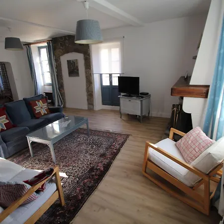 La Terrasse Fuer Fuenf Personen By Interhome Lejlighed *